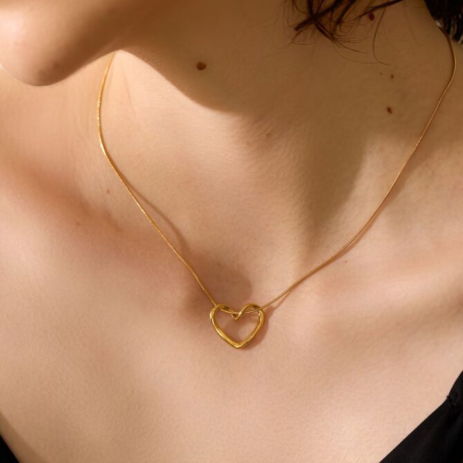 Collar De Corazón Hueco Chapado En Oro De 18k 6