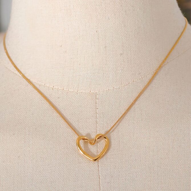 Collar De Corazón Hueco Chapado En Oro De 18k 9