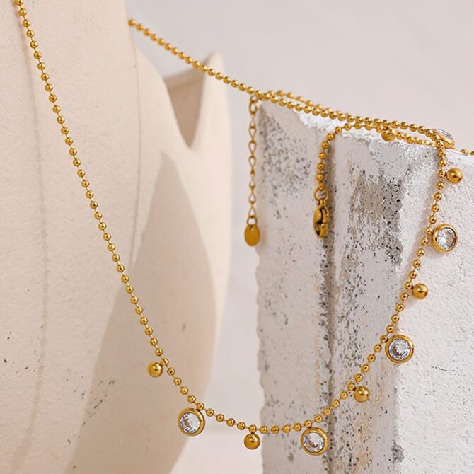 Delicado Collar Chapado en Oro de 18k con Circonitas 9