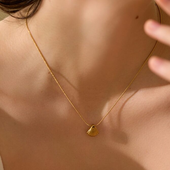 Collar Con Colgante De Concha Chapado En Oro De 18k 6