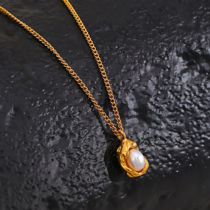 Collar Con Colgante De Perlas Barrocas Chapado En Oro De 18k 3